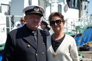 Od prawej: Hanna Wenda-Uszyńska i o. Edward Pracz
