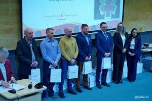 Odznaczeni honorowi dawcy krwi z Wejherowa wraz z dr hab. Marleną Robakowską &ndash; dyrektor Regionalnego Centrum Krwiodawstwa i Krwiolecznictwa w Gdańsku i Iwoną Piastowską &ndash; sekretarz miasta Wejherowa podczas gali w PPNT Gdynia