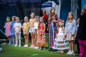 Nagradzani i wyróżniani uczestnicy Międzynarodowego Festiwalu Piosenki Gdynia Open (fot. Kamil Złoch)