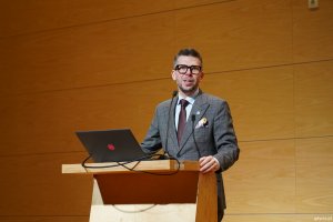 Przy mikrofonie Michał Glaser, prezes zarządu Obszaru Metropolitalnego Gdańsk-Gdynia-Sopot