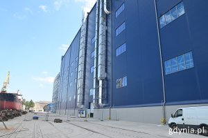 Ostatnie prace przy budowie gigantycznej, najwyższej w Polsce hali integracji kadłubów (fot. Magdalena Śliżewska)