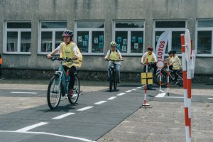 Uczniowie SP8 na rowerach