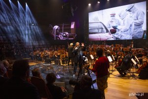 Gala Pracodawców Pomorza „Przedsiębiorcy Medykom”. Występ solisty Leszka Skrla. Fot. Przemysław Kozłowski