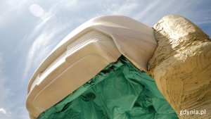 Wystawa „In the shell” na plaży miejskiej stworzona przez Łukasza „Zulu Kuki” Pączkowskiego. fot. Konrad Maćkowiak 