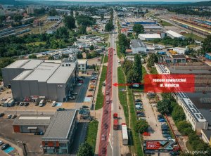 fragment remontowanej drogi zaznaczony na zdjęciu ulicy z lotu ptaka