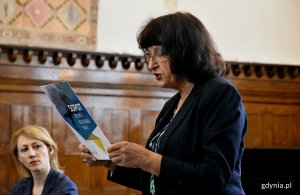 Podpisanie treści protestu kobiet w Urzędzie Miasta Sopotu, fot. Kamil Złoch