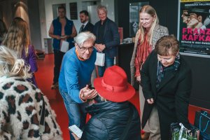 Agnieszka Cegielska i Arkadiusz Brzęczek, przewodnik po Gdyni z innymi gośćmi