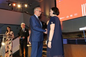 Robert Hirsch, miejski konserwator zabytków w GdyniRobert Hirsch, miejski konserwator zabytków w Gdyni, odbiera Srebrny Medal "Zasłużony Kulturze-Gloria Artis", fot. P. Kobek, Narodowy Instytut Dziedzictwa, odbiera Srebrny Medal 'Zasłużony Kulturze-Gloria Artis", fot. P. Kobek, Narodowy Instytut Dziedzictwa