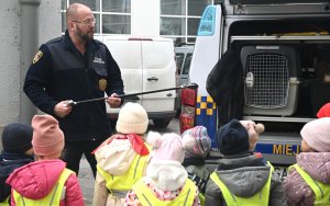 Strażnik deminstruje sieci