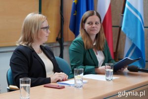 Na zdjęciu (od lewej): wiceprezydentka Gdyni Oktawia Gorzeńska, prezydent Gdyni Aleksandra Kosiorek (fot. Magdalena Starnawska)
