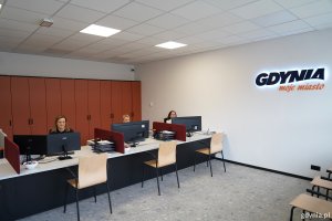 Punkt Obsługi Mieszkańc&oacute;w przy ul. Unruga 39 na Obłużu z paniami z obsługi