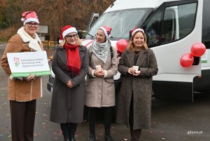 Na zdjęciu m.in.: wiceprezydentka Gdyni Oktawia Gorzeńska, dyrektorka ZSS 17 Jolanta Tomporowska (fot. Magdalena Starnawska)