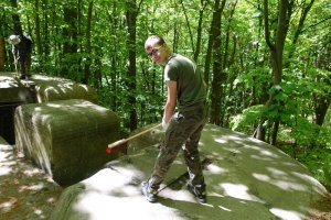 Uporządkowano historyczne stanowiska artyleryjskie na Kępie Redłowskiej