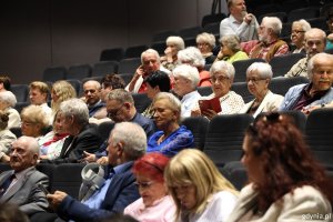 Widzowie podczas premiery filmu &bdquo;Historia dzielnic Gdyni w opowieściach jej mieszkańc&oacute;w na tle 100 lat miasta&rdquo; 