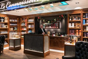 Nowe sklepy i restauracje na lotnisku w Gdańsku // fot. Karol Stańczak