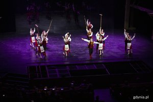 Zespół taneczny „Sonechko” z Żytomierskiej Szkoły Sztuki Choreograficznej na deskach Teatru Muzycznego w Gdyni // fot. Przemysław Kozłowski