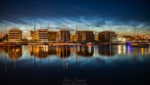 Obłoki srebrzyste nad Marina Yacht Park // fot. Oskar Lewiński (Gdynia NOCĄ - fb.com/lewinskiphotography)