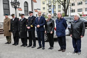 Składanie wiązanek przez delegacje, fot. Michał Sałata