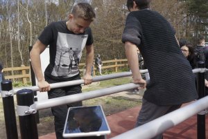 // fot. Aleksander Trafas. Ćwiczący na placu