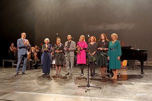 Wicewojewoda pomorski Emil Rojek wręczył nauczycielom wyróżnienia od prezydenta RP