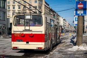 Gra miejska oparta na spektaklu &bdquo;Majka z Kajtkiem jadą trajtkiem&rdquo; (fot. Kamil Złoch)