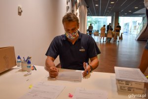 Każdy radny otrzymał przypisane do siebie urządzenie. Na zdjęciu Marcin Wołek, wiceprzewodniczący Rady Miasta // fot. Dorota Nelke