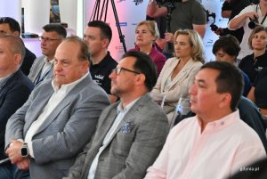 W uroczystym otwarciu wzięły udział r&oacute;wnież: dyrektorka Departamentu Sportu i Turystyki Marta Chełkowska i radna Gdyni Teresa Bysewska (fot. Magdalena Starnawska)