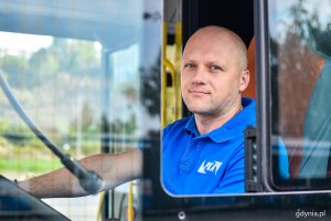 Pan Tomasz Myk na co dzień pracuje w PKA Gdyni i prowadzi jeden z gdyńskich autobusów, fot. Kamil Złoch