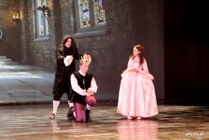 Koncert „Sekrety Zimowego Wiatru” w wykonaniu młodzieży z gdyńskiego MDK'u na scenie Teatru Muzycznego w Gdyni (fot. Katarzyna Balcerzak)