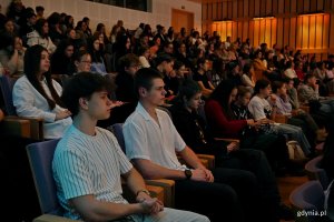 Uczestnicy konferencji „Głos młodych: sprawczość, prawa, przyszłość” zgromadzeni w Pomorskim Parku Naukowo-Technologicznym