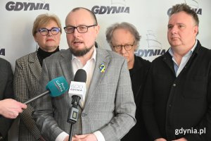 Na pierwszym planie Mariusz Bzdęga, dyrektor zarządzający ds. kultury i aktywności mieszkańc&oacute;w. (fot. Łukasz Kamasz)