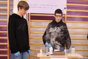 Szkolny Festiwal Nauki w Gdyni w SP 18, na zdjęciu młodzież podczas pokazów dla klas IV-VIII (fot. Katarzyna Balcerzak)