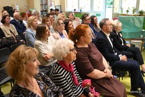 W jubileuszu wzięły udział r&oacute;wnież: wiceprzewodnicząca Rady Miasta Mariola Śrubarczyk-Cichowska i radna Agnieszka Tokarska oraz naczelnik Wydziału Edukacji Iwona Tanewska (fot. Magdalena Starnawska)