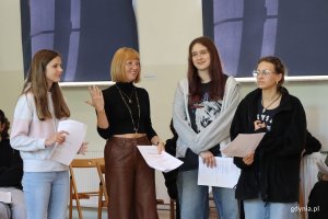 Próby do spektaklu „Sekret", na zdjęciu: młodzież z II i V LO w Gdyni, Katarzyna Kurdej-Mania (fot. Katarzyna Balcerzak)
