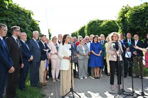 Konferencja członk&oacute;w OMGGS, w tym m.in. prezydentek Aleksandry Kosiorek, Aleksandry Dulkiewicz i Magdaleny Czarzyńskiej-Jachim
