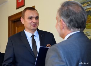 Prezydent Wojciech Szczurek wręczył nominację nowemu dyrektorowi GCS / fot. Kamil Złoch
