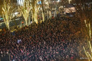 Tłumy mieszkańc&oacute;w przyszły na urodzinowy koncert (fot. Michał Puszczewicz)