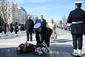 Miejskie uroczystości związane z 81. rocznicą zakończenia walk o wyzwolenie Gdyni pod Pomnikiem Polski Morskiej (fot. Michał Puszczewicz)