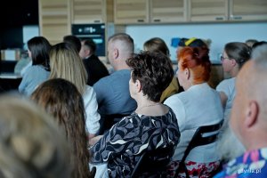 Uczestnicy spotkania konsultacyjnego ws. zagospodarowania terenu po dawnym domu dziecka w Przystani Chabrowa 43 