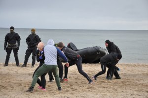 Trenowali na plaży w słusznej sprawie