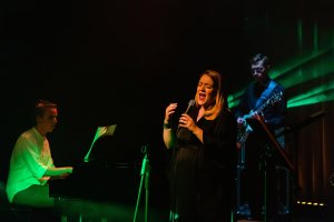 Na scenie Małgorzata Hutek//fot. Marcin Wojtkiewicz