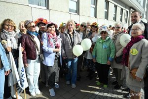 Przewodnicząca Rady Miasta Gdyni Beata Zastawna i wiceprezydent Gdyni Tomasz Augustyniak z seniorami