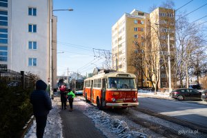 Gra miejska oparta na spektaklu &bdquo;Majka z Kajtkiem jadą trajtkiem&rdquo; (fot. Kamil Złoch)