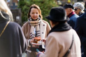 Radna miasta Larysa Kramin podczas kwesty na rzecz gdyńskiego hospicjum 
