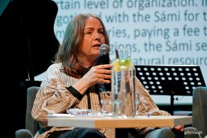 Prof. Anne Irene Ris&oslash;y podczas panelu inaugurującego festiwal Nordic Talking