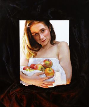 Obraz Anny Wypych - "Sharing the food". Dzieło prezentuje kobietę owiniętą w biały, świecący materiał i trzymającą na rękach jabłka // fot. materiały prasowe IGOR