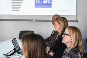 Spotkanie z przedstawicielami działającego w Gdyni oddziału DSV – dyrektor oddziału Anna Wolanska-James (fot. Kamil Złoch)