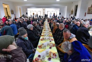 Gdyńskie śniadanie wielkanocne dla samotnych i potrzebujących, fot. Dawid Linkowski