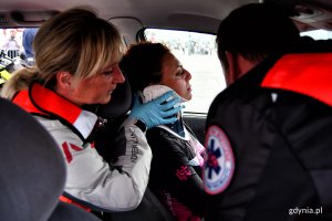 Symulacja akcji ratowniczej po wypadku drogowym w ramach 14. Moto Safety Day w Gdyni // fot. Michał Puszczewicz