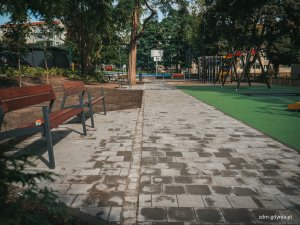 Zmodernizowany plac zabaw przy SP 33 w Gdyni